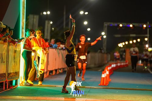 Race photo from PIK NITE RUN 2025