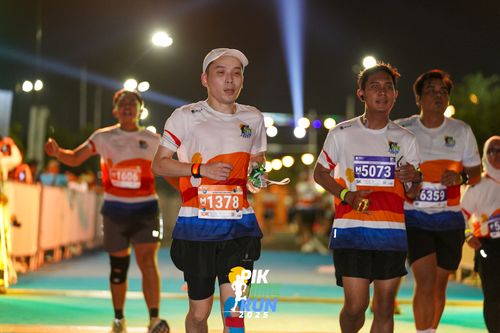 Race photo from PIK NITE RUN 2025