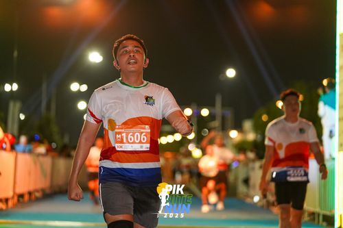 Race photo from PIK NITE RUN 2025