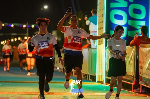 Race photo from PIK NITE RUN 2025