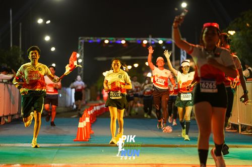 Race photo from PIK NITE RUN 2025