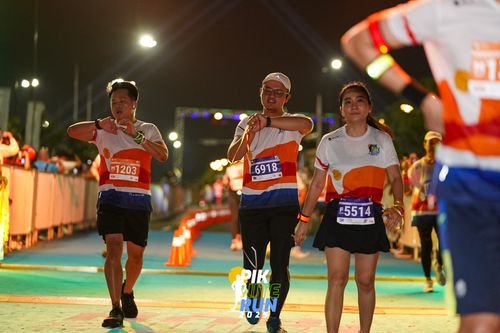 Race photo from PIK NITE RUN 2025