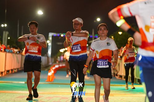 Race photo from PIK NITE RUN 2025