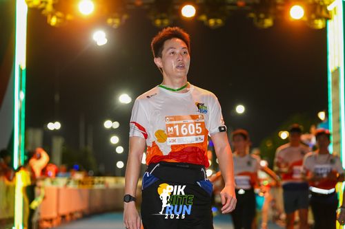 Race photo from PIK NITE RUN 2025