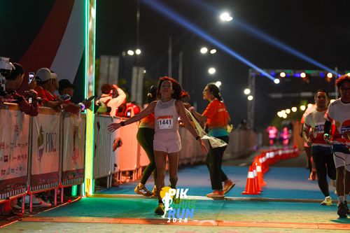 Race photo from PIK NITE RUN 2025