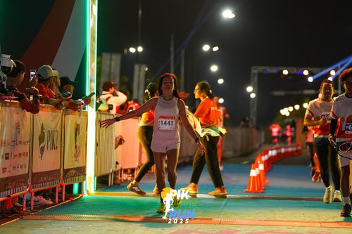 Race photo from PIK NITE RUN 2025