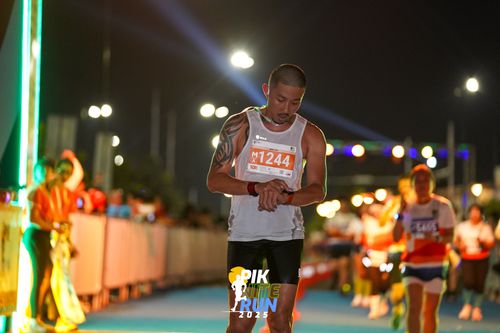 Race photo from PIK NITE RUN 2025