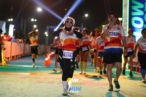 Race photo from PIK NITE RUN 2025