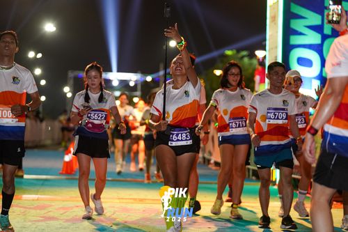 Race photo from PIK NITE RUN 2025