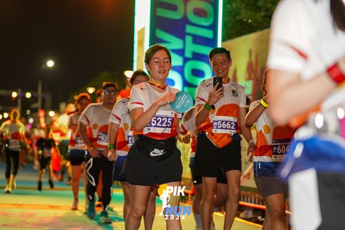 Race photo from PIK NITE RUN 2025