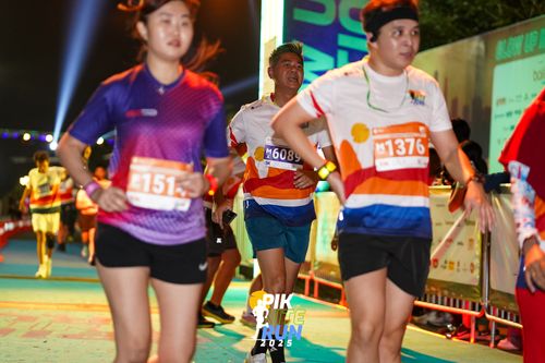 Race photo from PIK NITE RUN 2025
