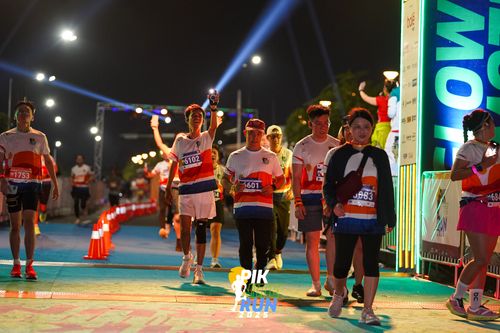 Race photo from PIK NITE RUN 2025