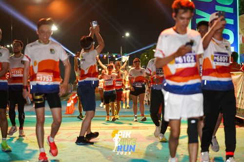 Race photo from PIK NITE RUN 2025