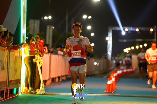 Race photo from PIK NITE RUN 2025