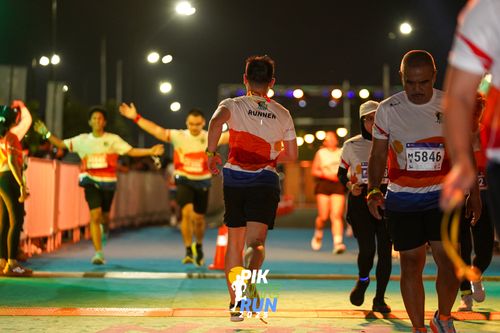 Race photo from PIK NITE RUN 2025