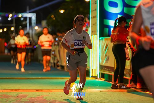 Race photo from PIK NITE RUN 2025