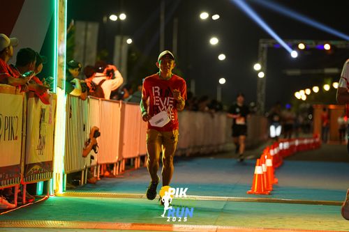 Race photo from PIK NITE RUN 2025