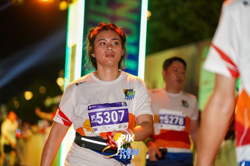 Race photo from PIK NITE RUN 2025