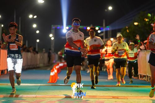 Race photo from PIK NITE RUN 2025