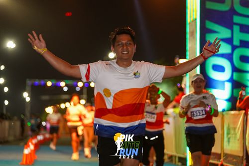 Race photo from PIK NITE RUN 2025