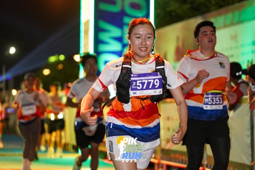 Race photo from PIK NITE RUN 2025