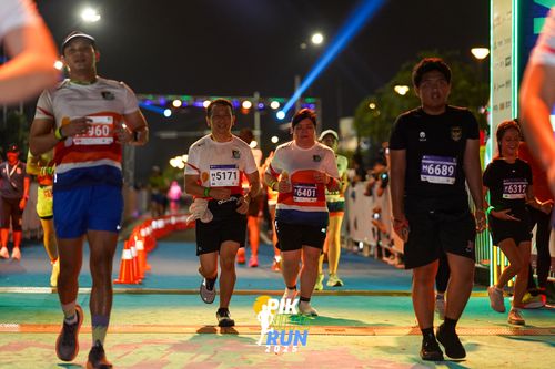 Race photo from PIK NITE RUN 2025