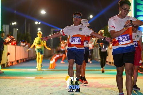 Race photo from PIK NITE RUN 2025
