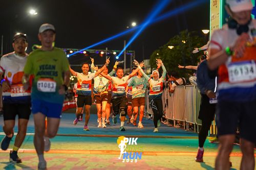 Race photo from PIK NITE RUN 2025