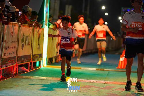 Race photo from PIK NITE RUN 2025