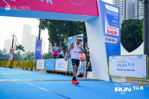 Race photo from Nu Skin Run 10K