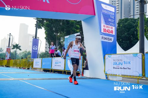 Race photo from Nu Skin Run 10K