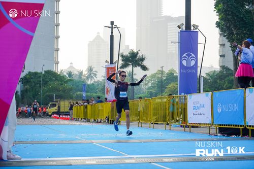 Race photo from Nu Skin Run 10K
