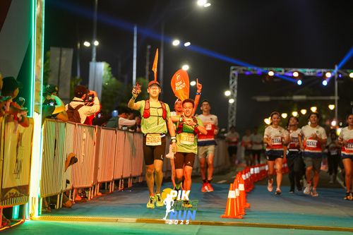 Race photo from PIK NITE RUN 2025