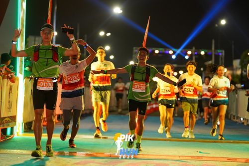 Race photo from PIK NITE RUN 2025