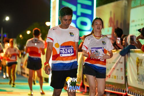 Race photo from PIK NITE RUN 2025