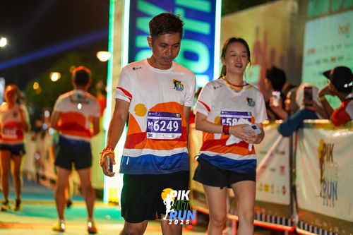 Race photo from PIK NITE RUN 2025