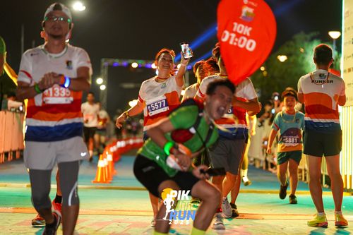 Race photo from PIK NITE RUN 2025