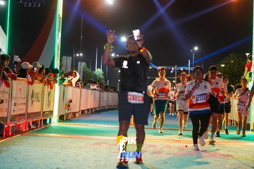 Race photo from PIK NITE RUN 2025