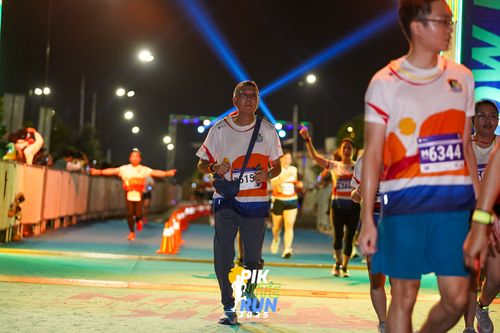 Race photo from PIK NITE RUN 2025
