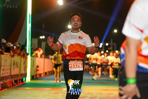 Race photo from PIK NITE RUN 2025