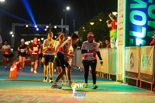 Race photo from PIK NITE RUN 2025