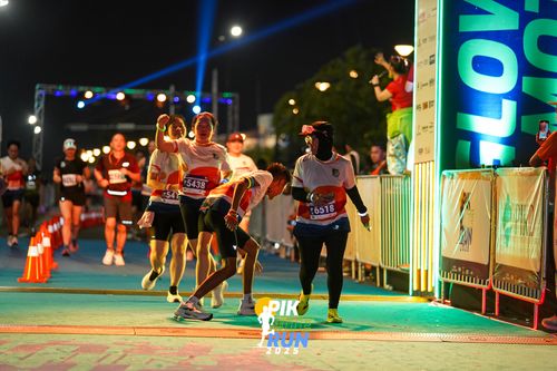 Race photo from PIK NITE RUN 2025