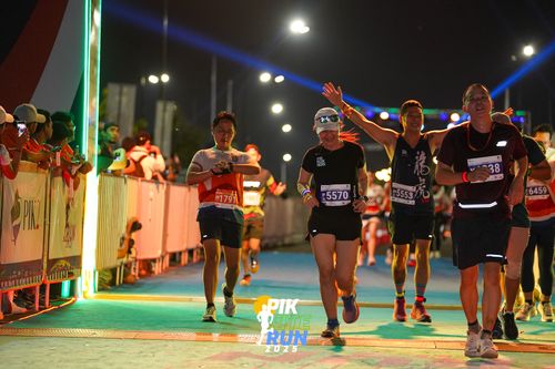 Race photo from PIK NITE RUN 2025