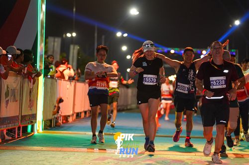 Race photo from PIK NITE RUN 2025