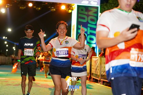 Race photo from PIK NITE RUN 2025