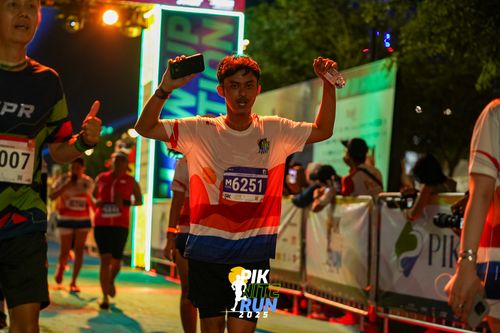 Race photo from PIK NITE RUN 2025