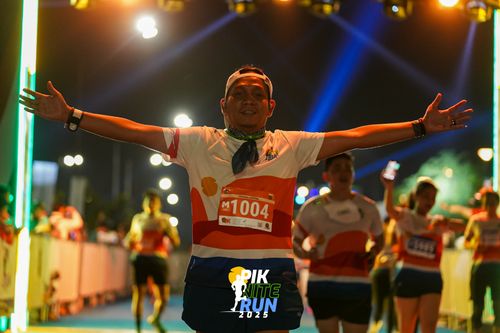 Race photo from PIK NITE RUN 2025