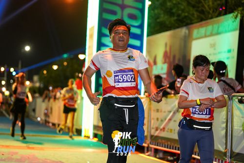 Race photo from PIK NITE RUN 2025