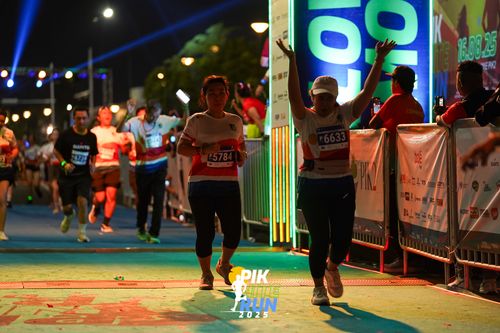 Race photo from PIK NITE RUN 2025