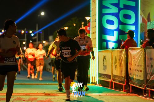 Race photo from PIK NITE RUN 2025